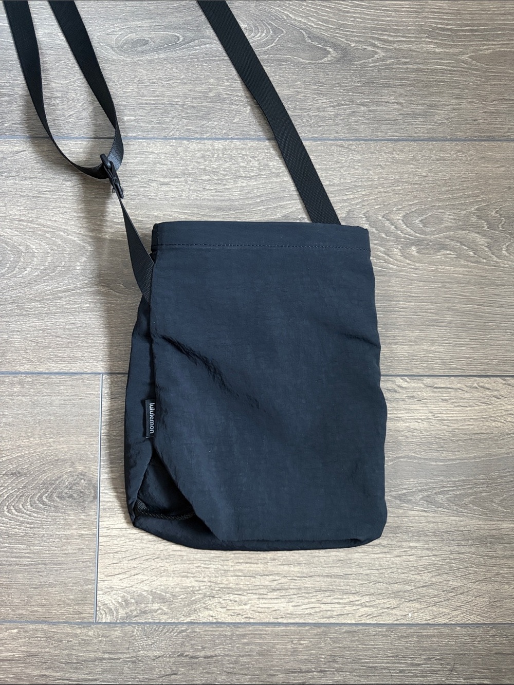 Lululemon Water Bottle Crossbody | Black